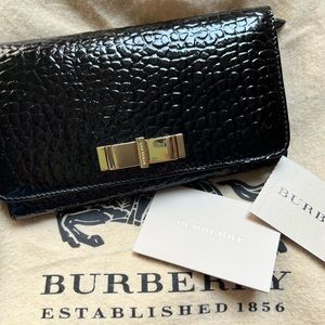 Burberry Heritage Patent Metal Bow Penrose Continental Wallet in Black and Gold
